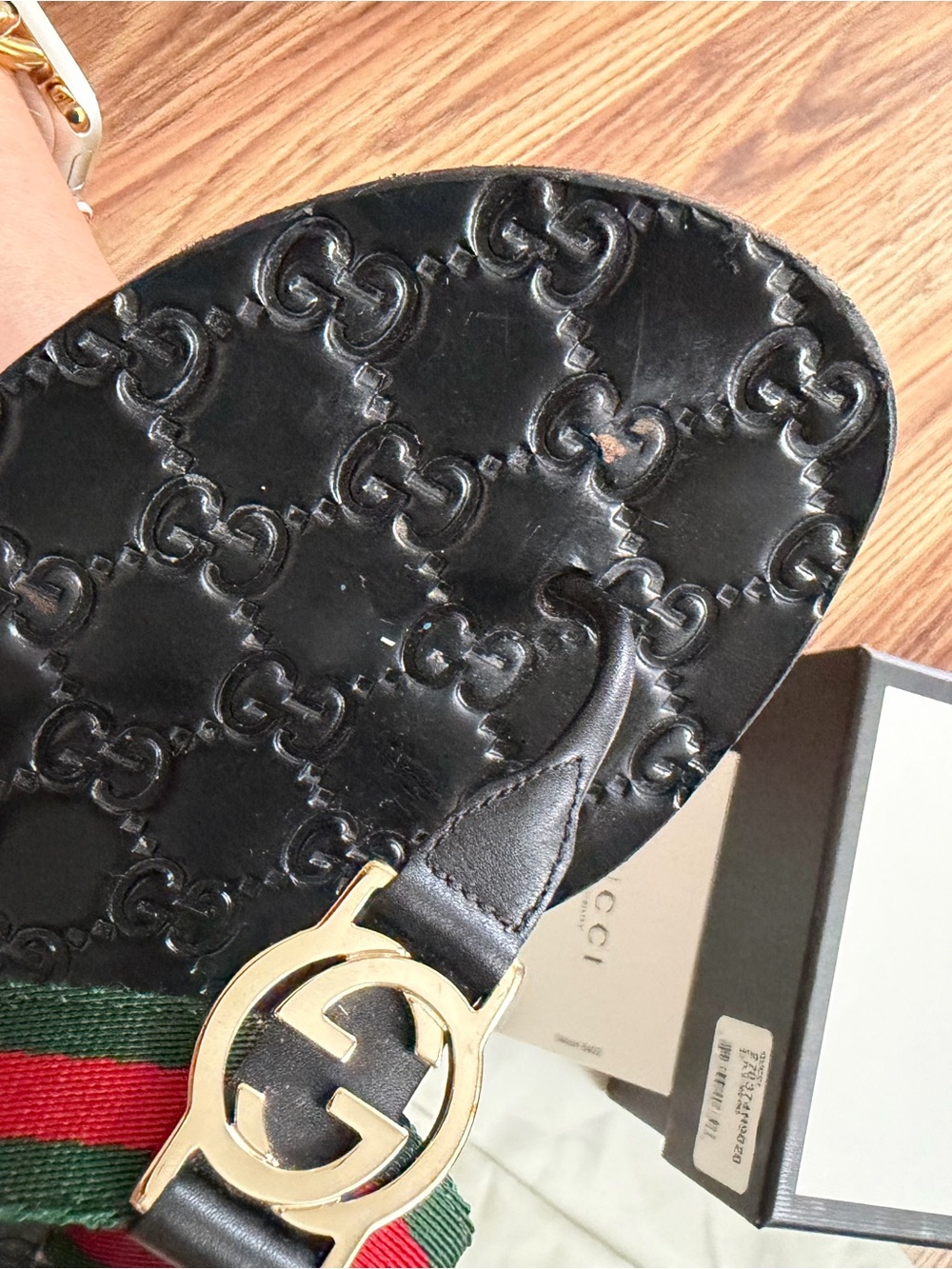 Women’s Gucci Black Embossed GG Leather Thong Sandals with Red-Green Web Size 7 - Picture 6 of 10